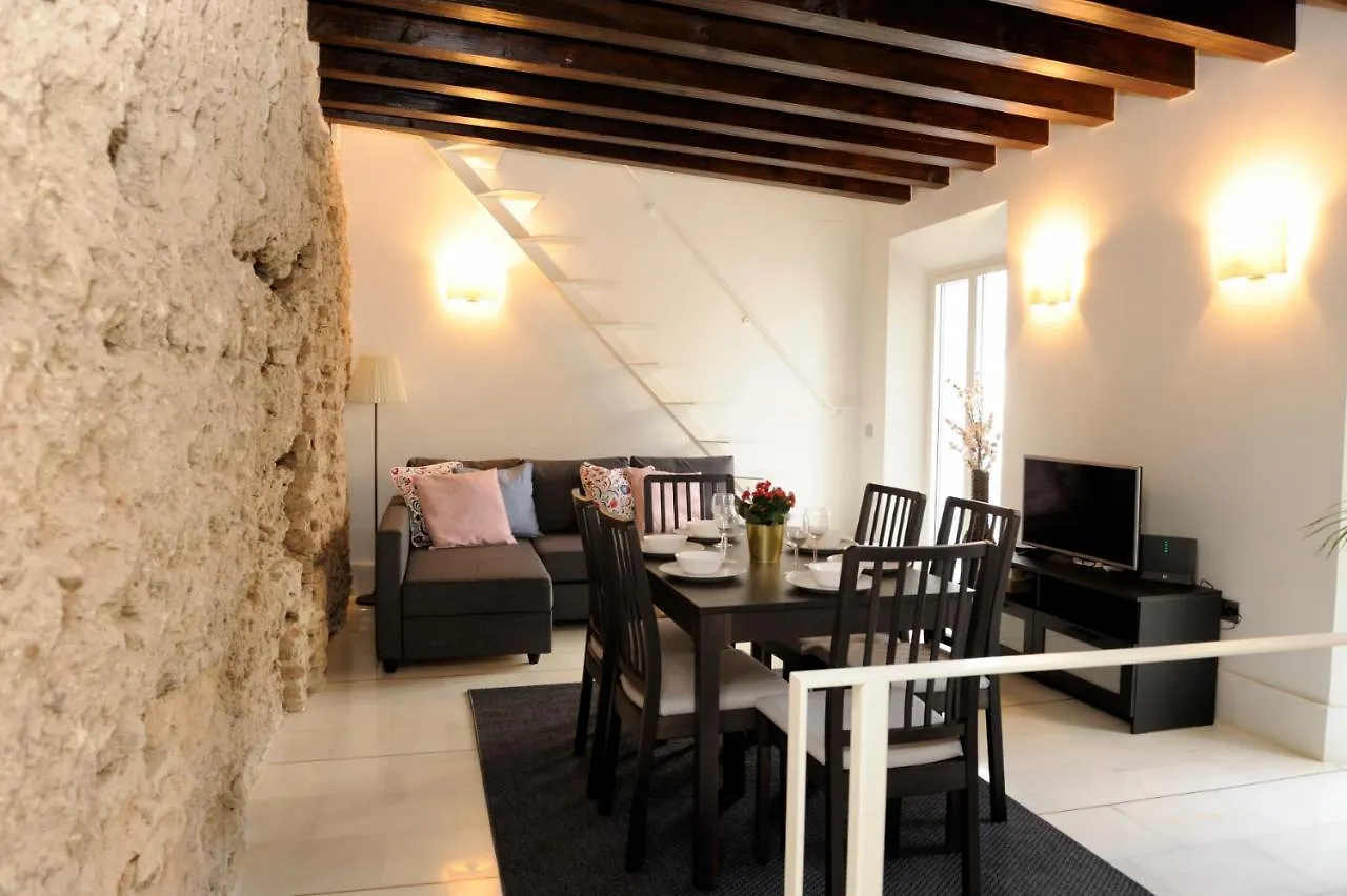 Apartment The Wall Of The Alcazar Palace Seville Spain